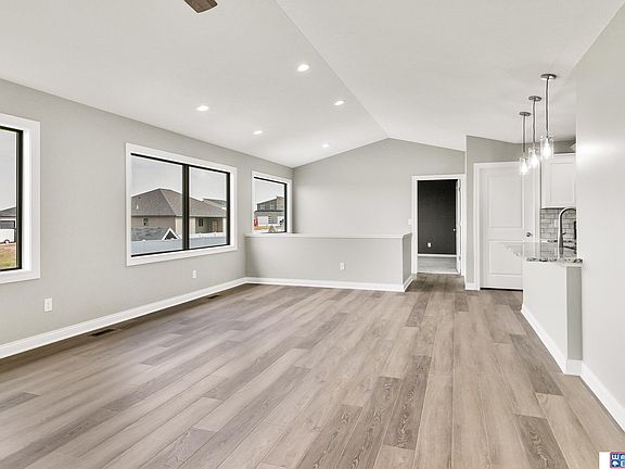 4th image of 534 N 106th St