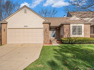 10483 Northvalley Ct, Hartland, MI 48353