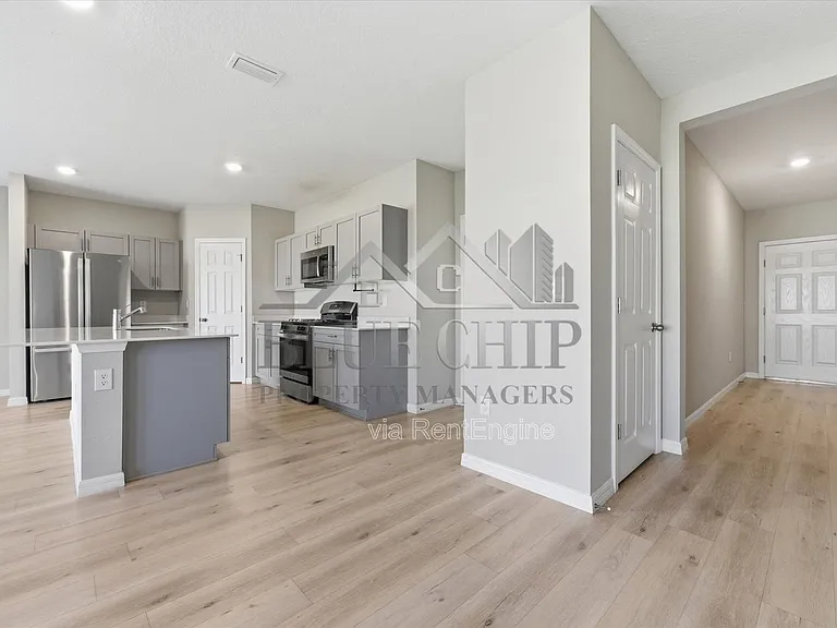 12937 Camarillo Pl — Photo 10