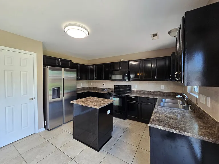 2012 Sir Michael Dr — Photo 8
