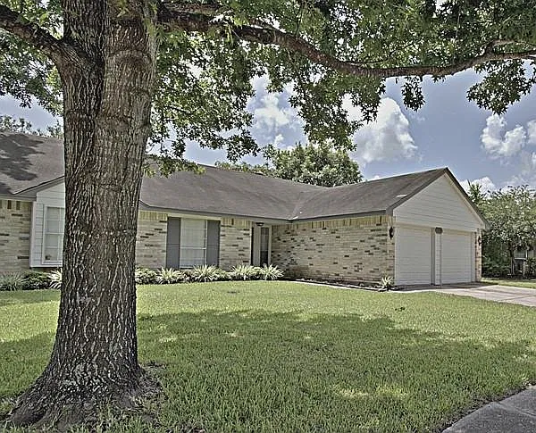 4 bed, 2.0 bath, 1662 sqft, $2,100 — Photo 1