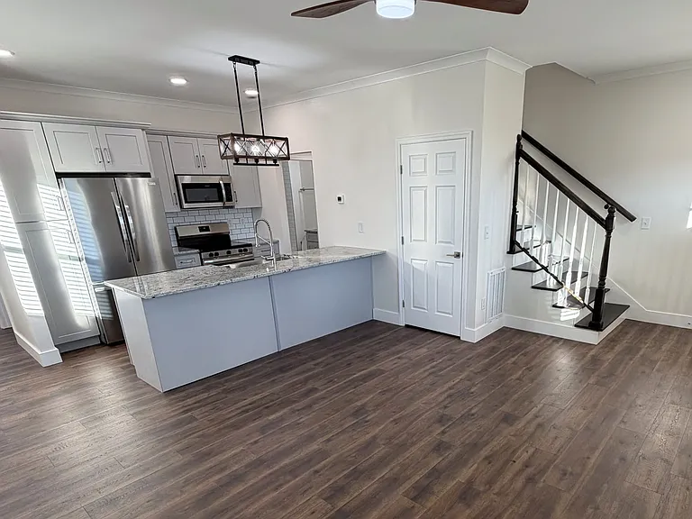 1409 Woodbine Ave — Photo 1