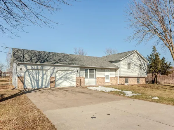 12863 Troxler Ave, Highland, IL 62249