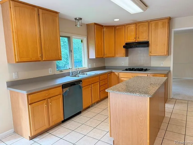 7782 Watford Dr — Photo 19