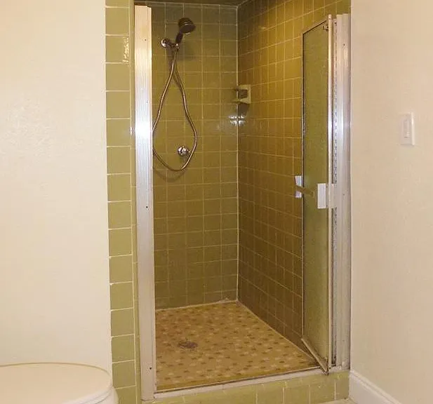Rear full bath shower