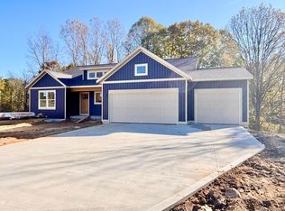 5868 Valley Point Dr SE, Caledonia, MI 49316
