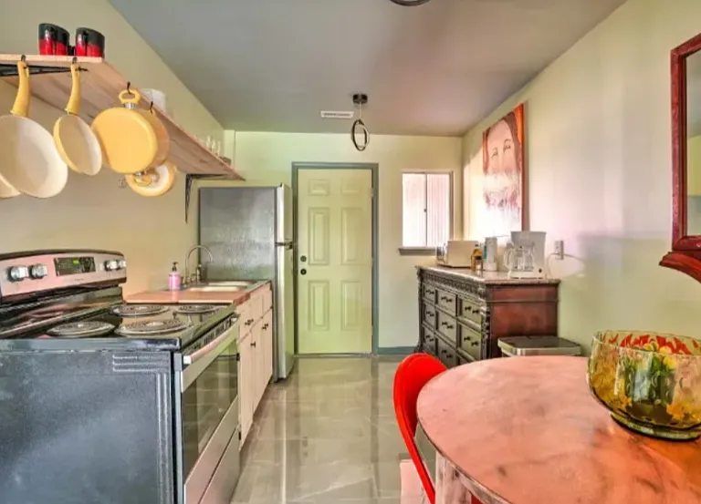 797 Eileen Ln — Photo 3