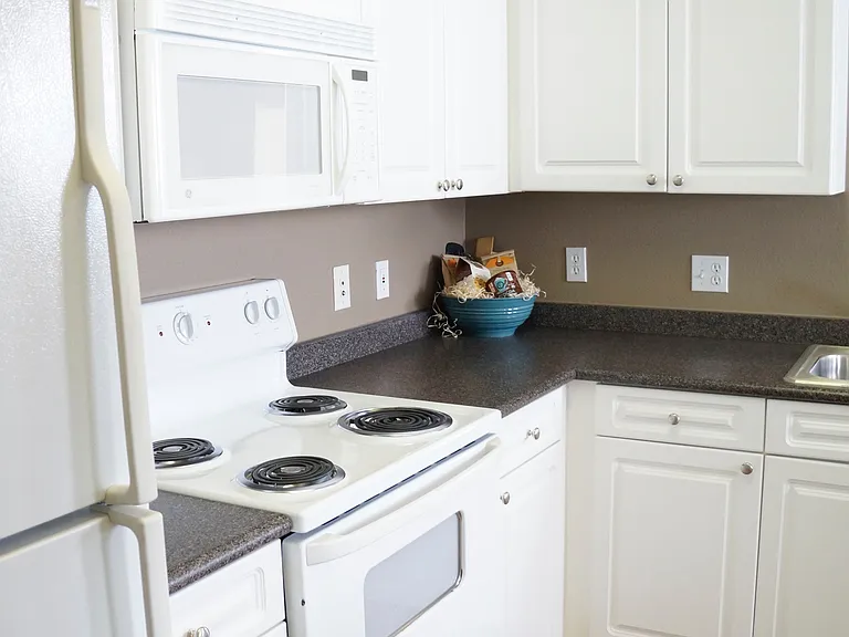 Stone Canyon Apartments — Photo 40