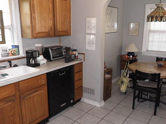 5th image of 2020 Burroughs Dr