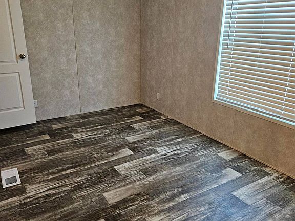 5th image of 615 Champion Rd W