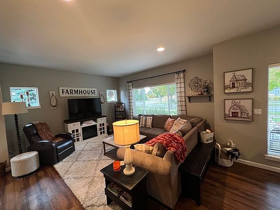 4th image of 1600 N Holl Blvd #1