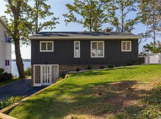 41 Argyle Dr, Northport, NY 11768