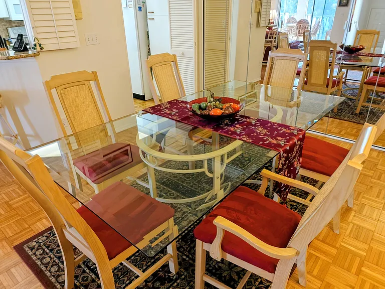 Dining room with glass top. Can sit max 8 pers.