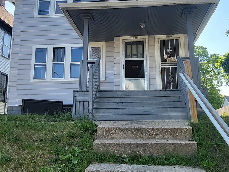 1925 N 27th St — Photo 14