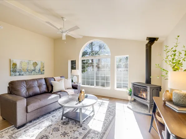 278 N Wheeler Loop, Sisters, OR 97759