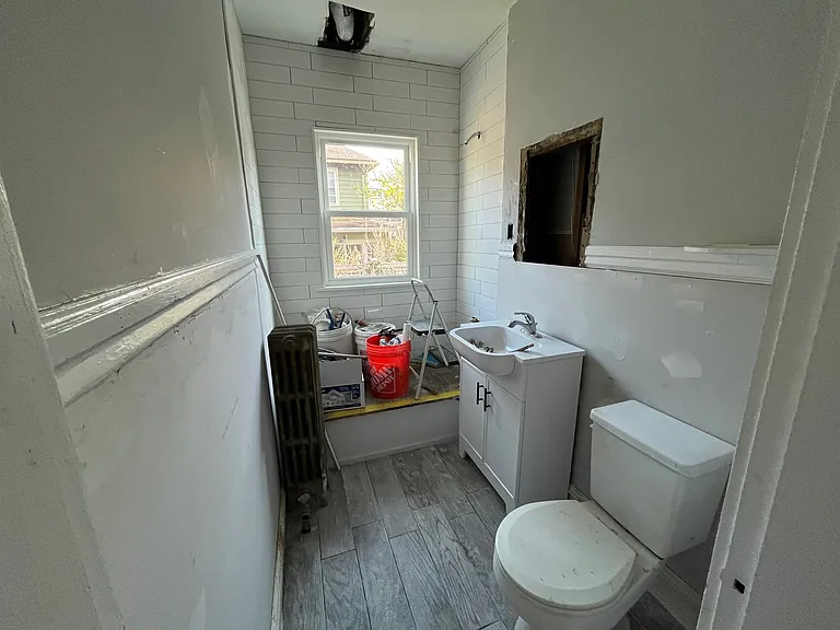 16 Verona St #1R — Photo 8