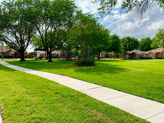 5th image of 2921 Lake Valley Dr