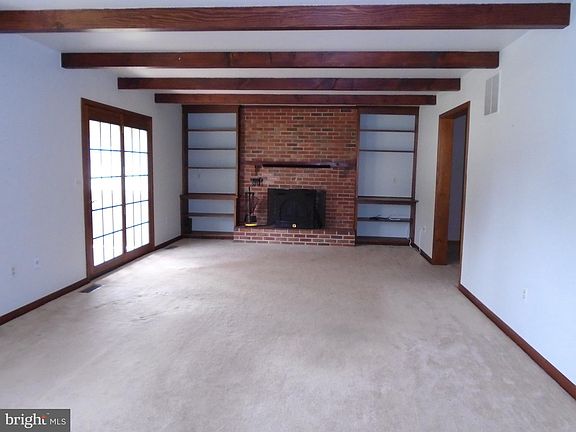 2nd image of 720 Sharpsburg Dr