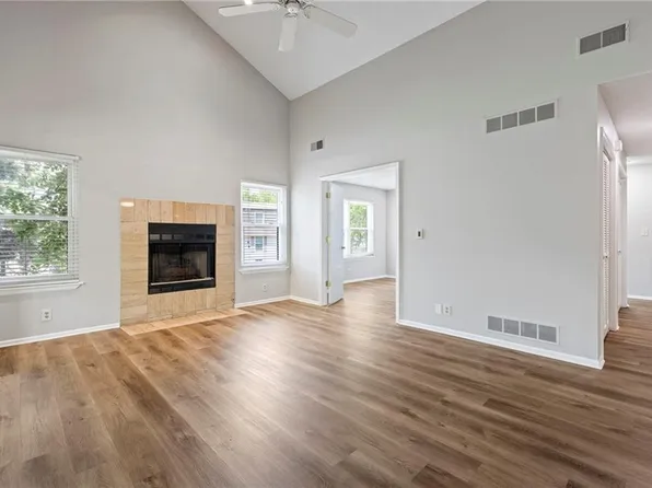 8773 W 106th Ter, Overland Park, KS 66212