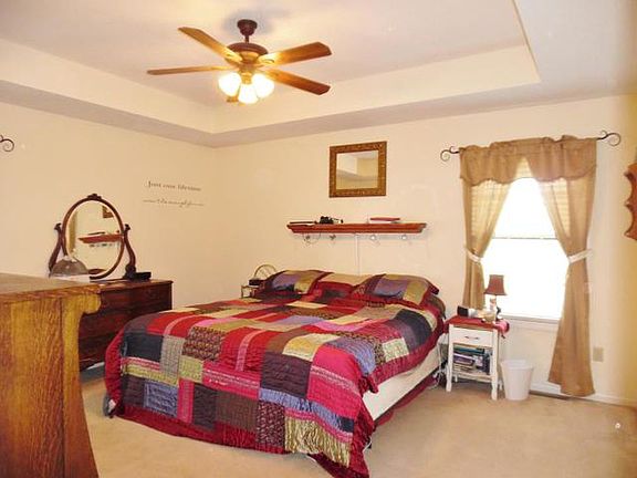 2nd image of 829 Rosemary Ave
