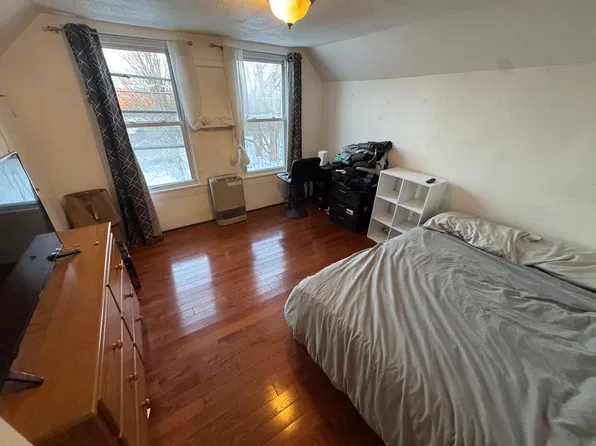 1427 S East St Floor 1, Amherst, MA 01002