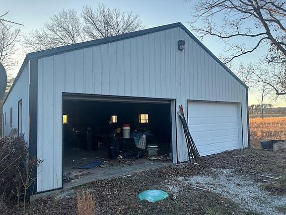 5th image of 47616 E Missouri 14