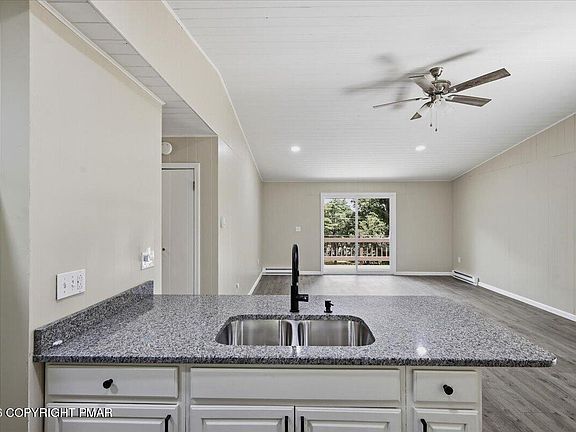 5th image of 1027 Maple Lake Dr