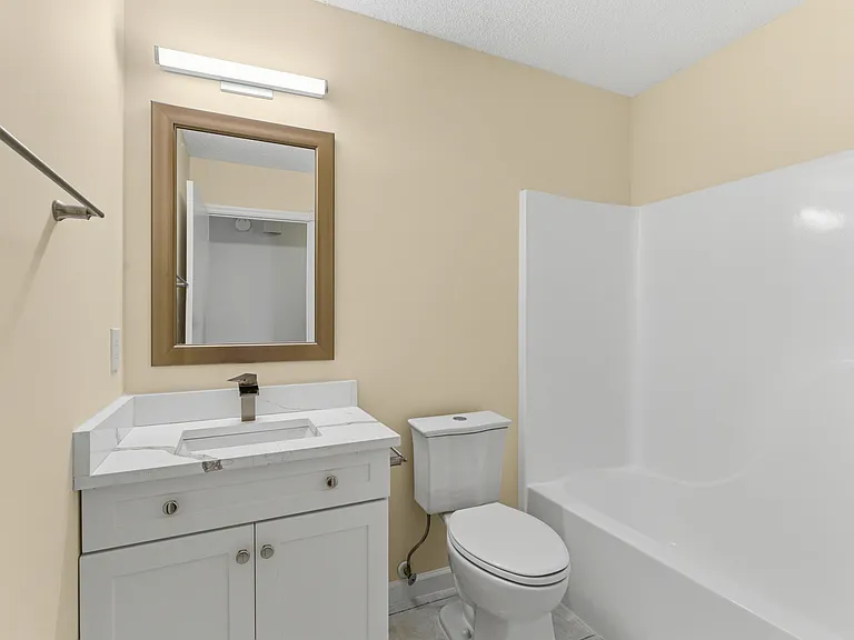 404 Westgate Cir — Photo 6