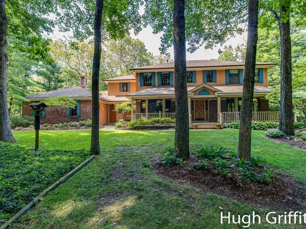 326 Greentree Lane Ave NE, Ada, MI 49301