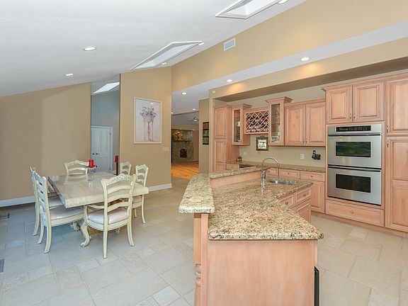 EIK w/dble oven & wine rack