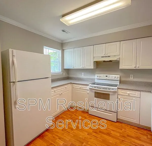 501 Shortfin Dr — Photo 3