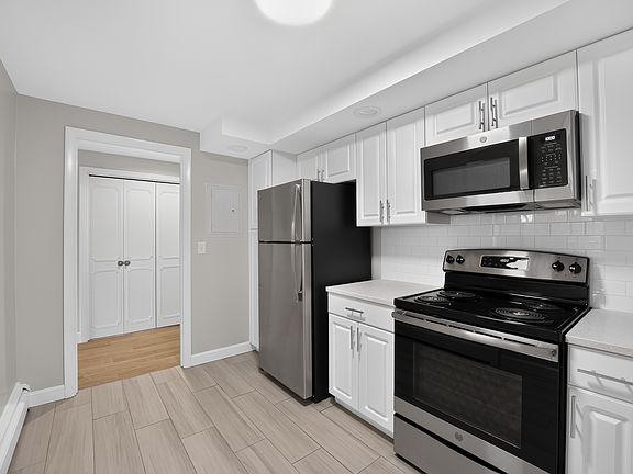 2nd image of 1 Stonehill Dr #4