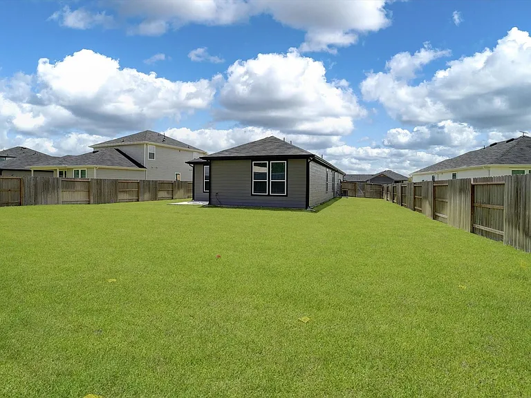 511 Louis Ln — Photo 36