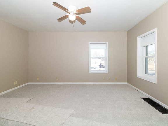 5th image of 1001 S Hinshaw Ave