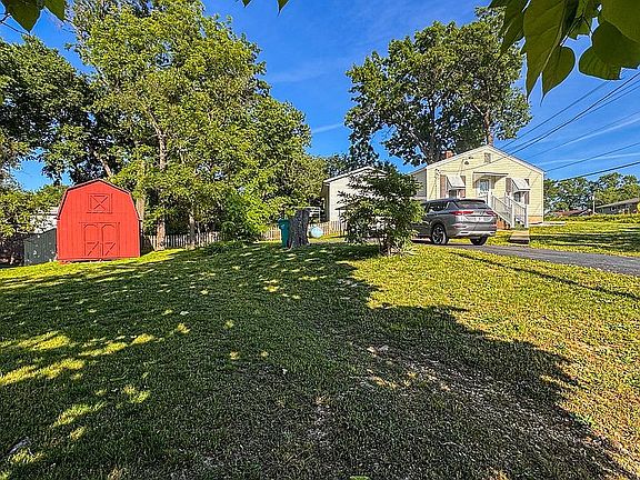 5th image of 315 E Gravois Ave