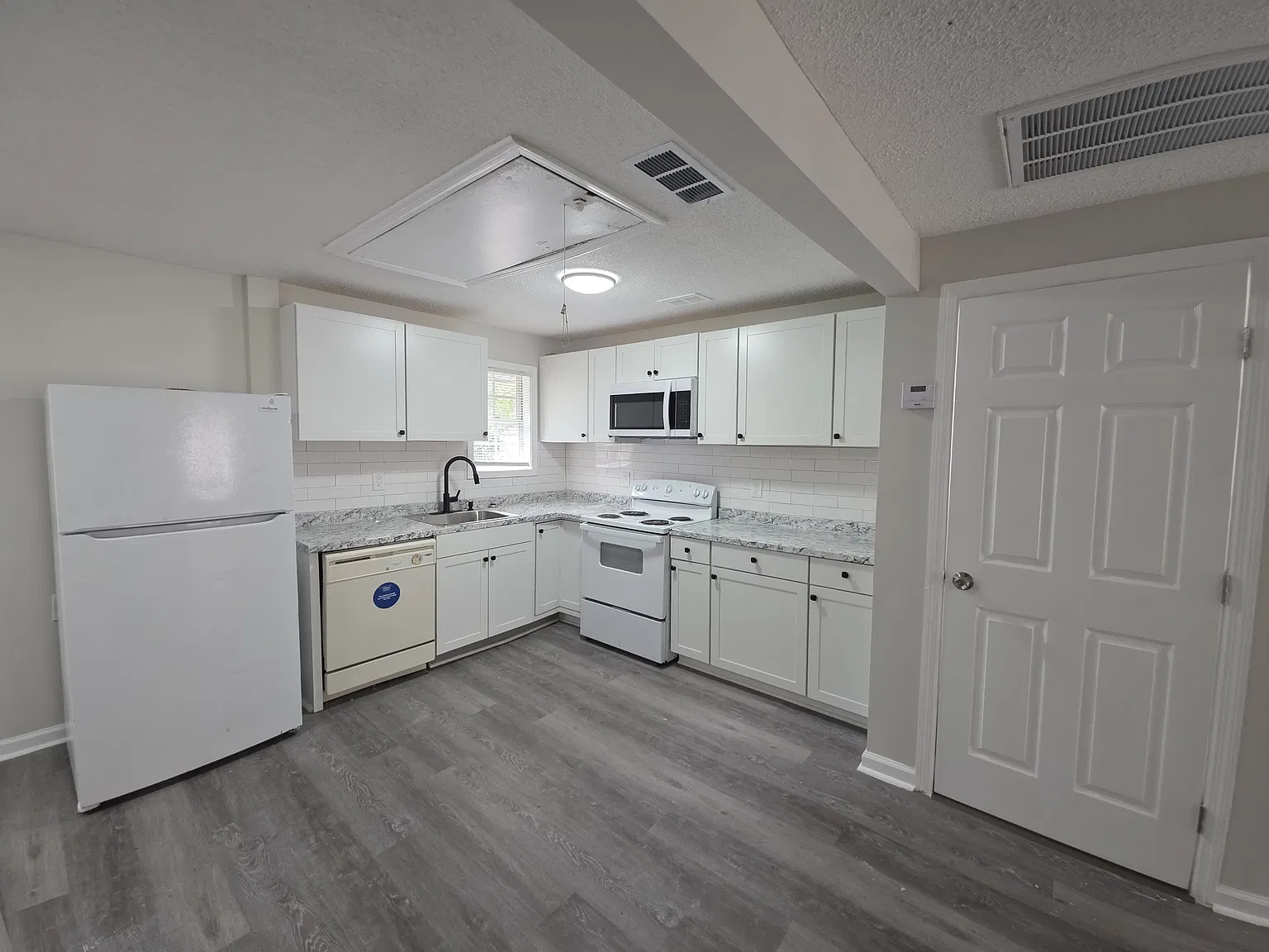 6 bed, 1839 sqft, $1,750 — Photo 4