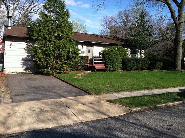 1st image of 205 Elaine St