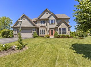 W350N5910 Hollyhock Ct, Oconomowoc, WI 53066