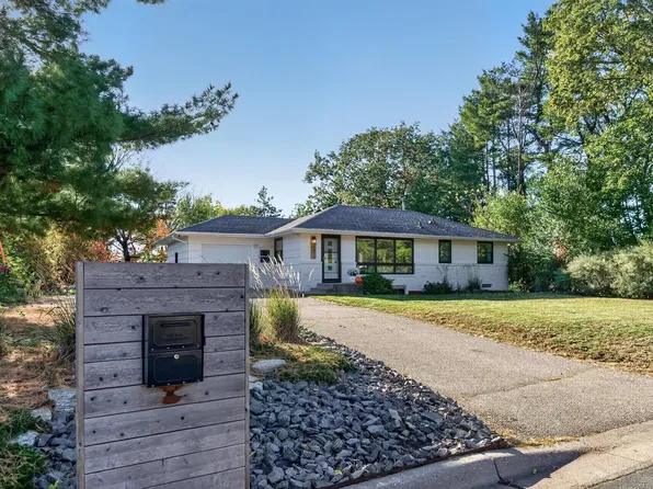 9812 Dellridge Rd, Bloomington, MN 55425