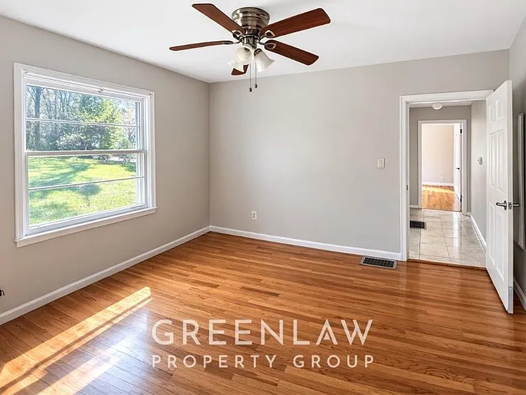 1944 Lyle Ave — Photo 13