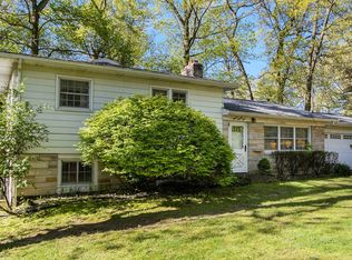 1195 Westlake Woods Dr, Springfield, MI 49037