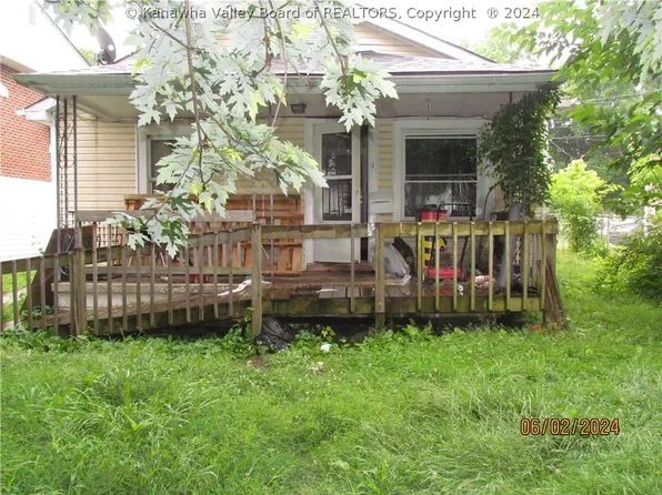 144 5th Ave, South Charleston, WV 25303