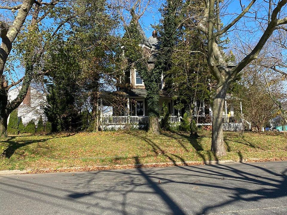 2nd image of 961 Norwood Ave
