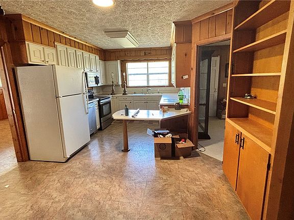 3rd image of 270 Flat Rock Rd