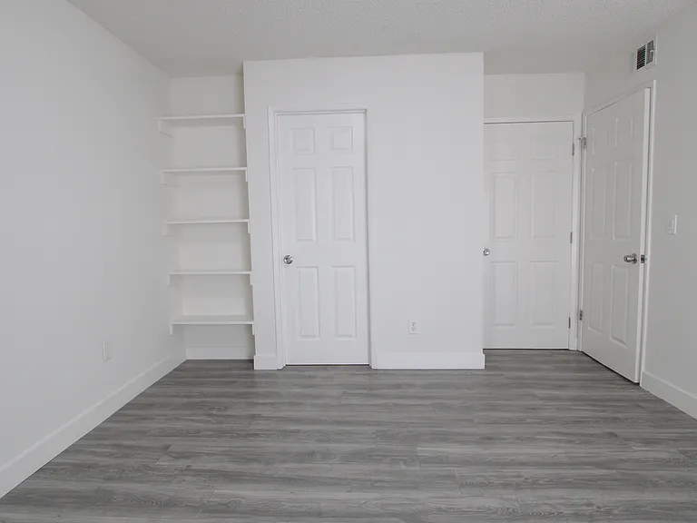 328 E Providencia Ave — Photo 19