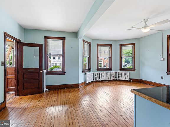 4th image of 20 Chestnut St