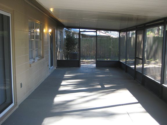 4th image of 2703 Lakeville Dr