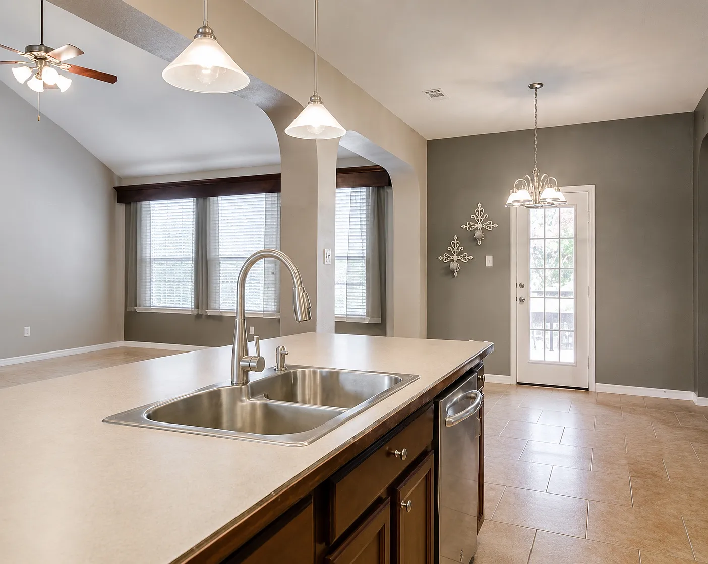 9913 Crawford Farms Dr — Photo 3