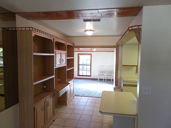 Eat-in kitchen