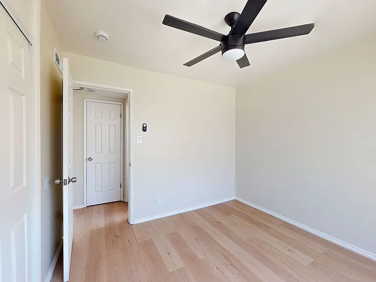 3040 Lynde St — Photo 20